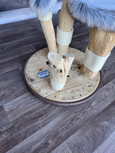 Naturkratzbaum nach Wunsch bestellen, artgerecht und stabil, professionell gearbeitetes Möbelstück