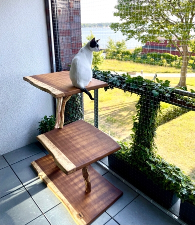 Naturkratzbaum für den Balkon